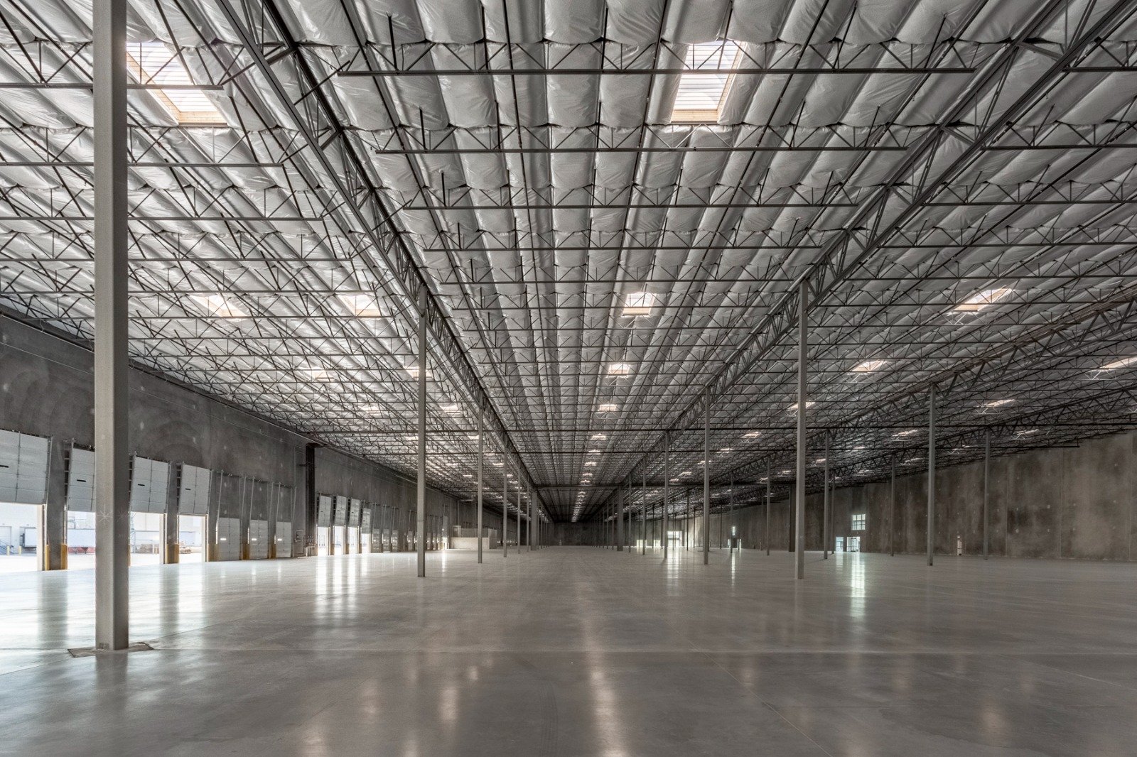 هنجر حديدي لمستودع في 